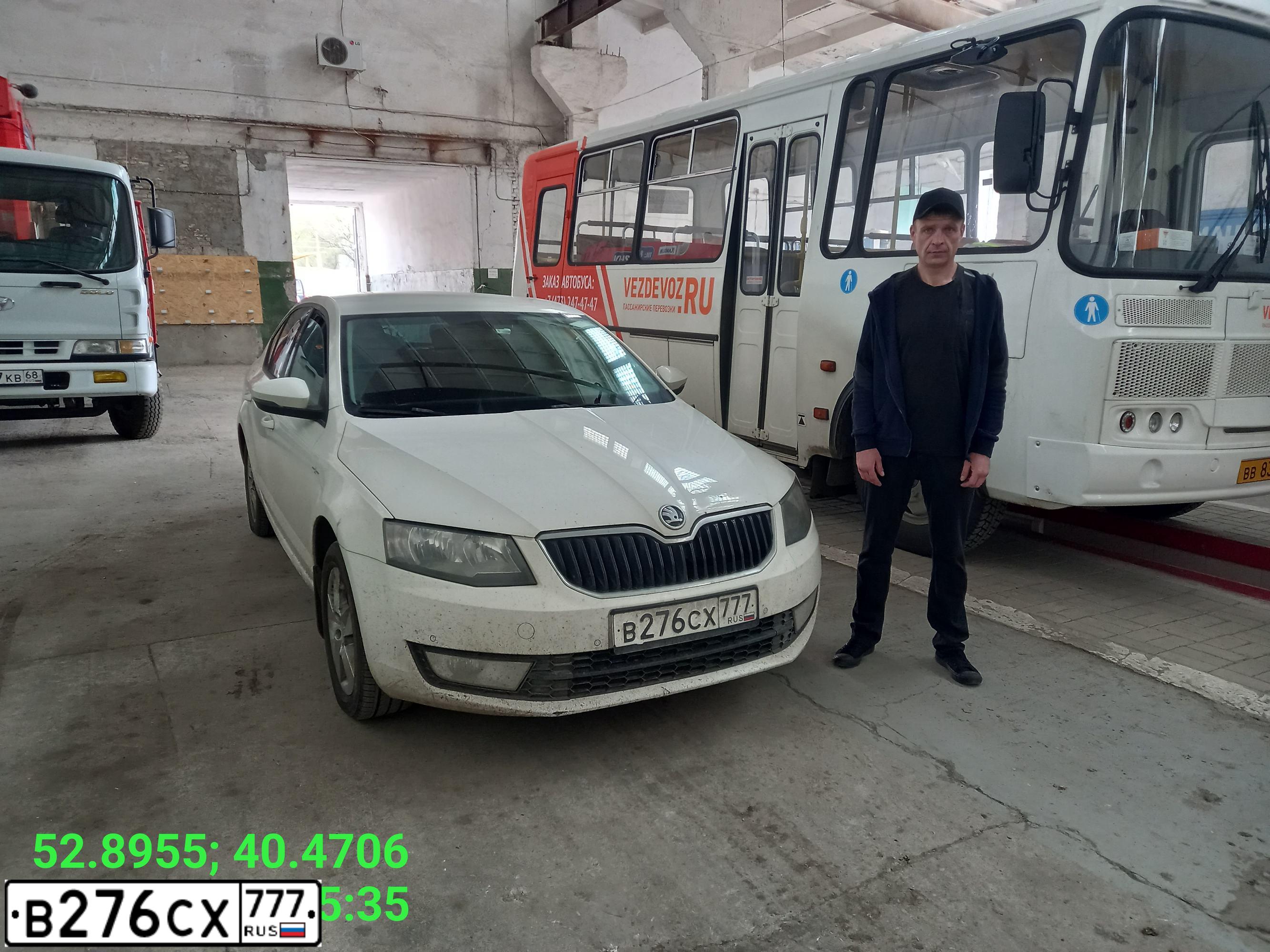 Фото автомобиля SKODA OCTAVIA, 2015 — госномер В276СХ777. Цвет: БЕЛЫЙ