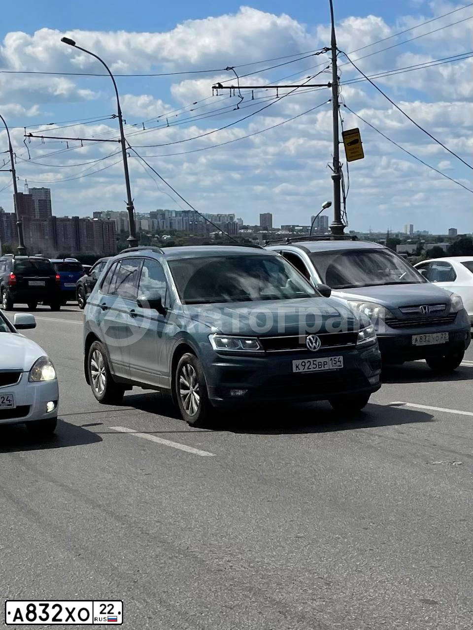 Фото автомобиля TOYOTA COROLLA, 2003 — госномер А832ХО22. Цвет: СИНИЙ