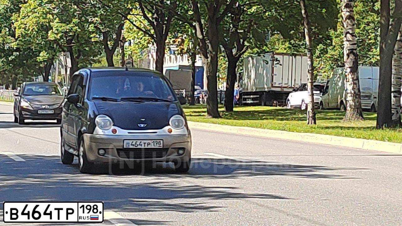 Фото автомобиля FORD EXPLORER, 2014 — госномер В464ТР198. Цвет: БЕЛЫЙ