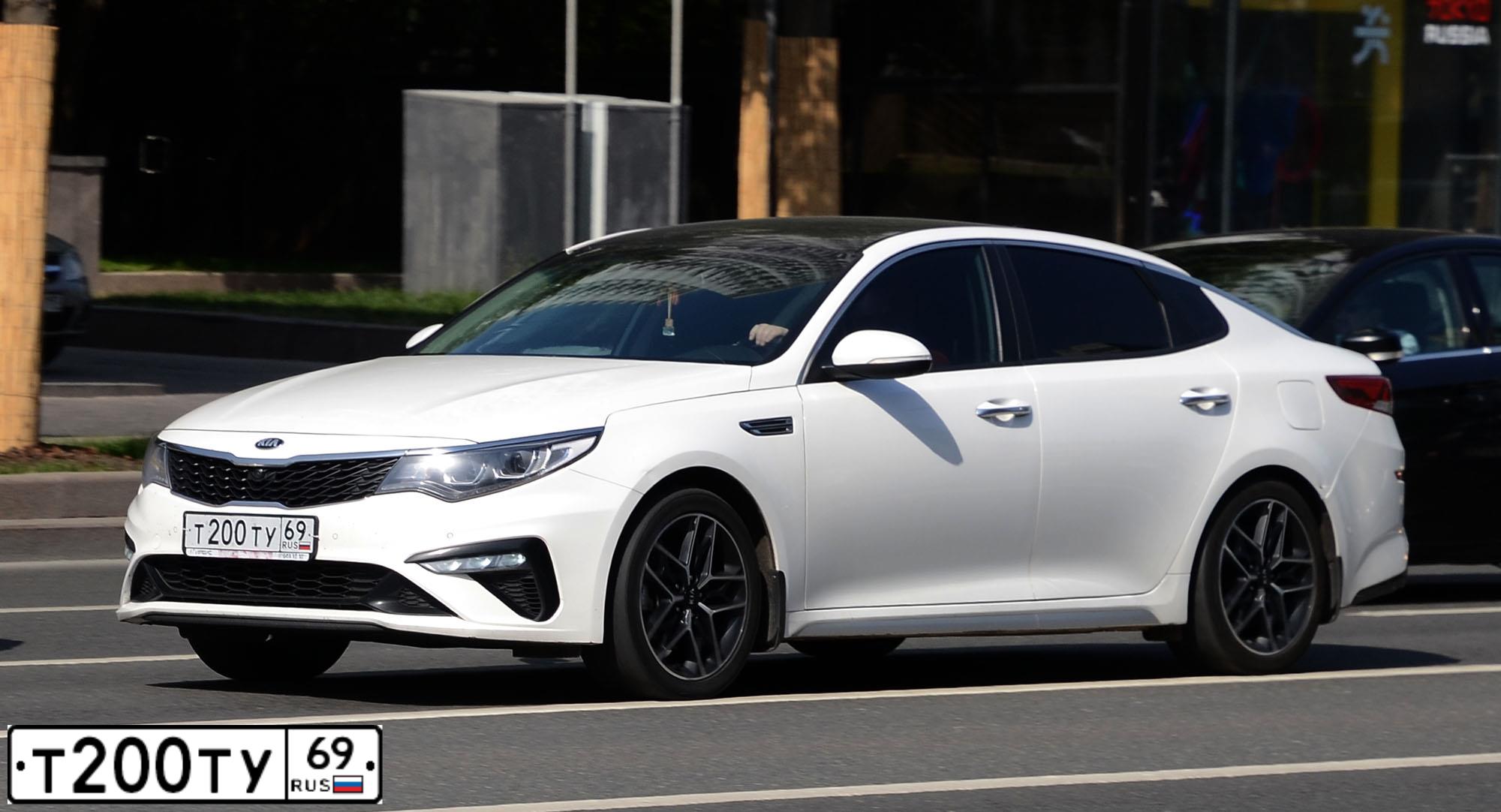 Фото автомобиля KIA MAGENTIS / OPTIMA, 2019 — госномер Т200ТУ69. Цвет: БЕЛЫЙ-ЖЕЛТЫЙ-СЕРЫЙ