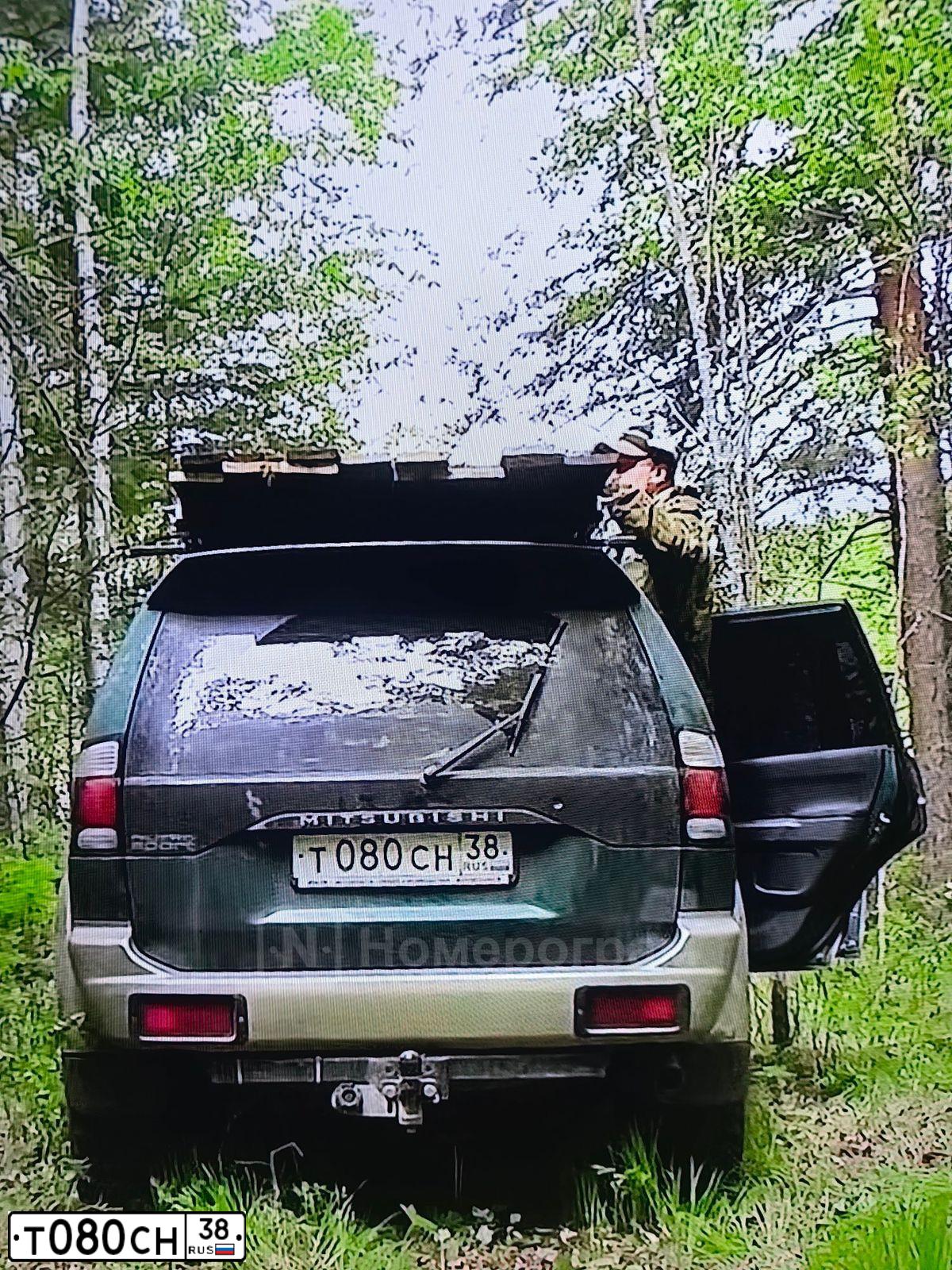 Фото автомобиля SSANGYONG KORANDO, 2002 — госномер М886КС138. Цвет: ЧЕРНЫЙ