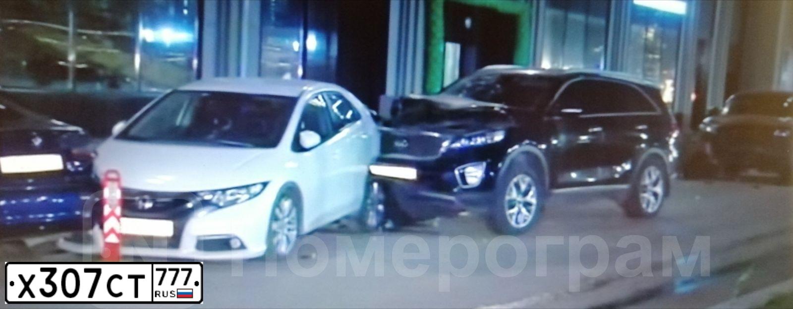Фото автомобиля KIA SORENTO, 2016 — госномер Х307СТ777. Цвет: ЧЕРНЫЙ