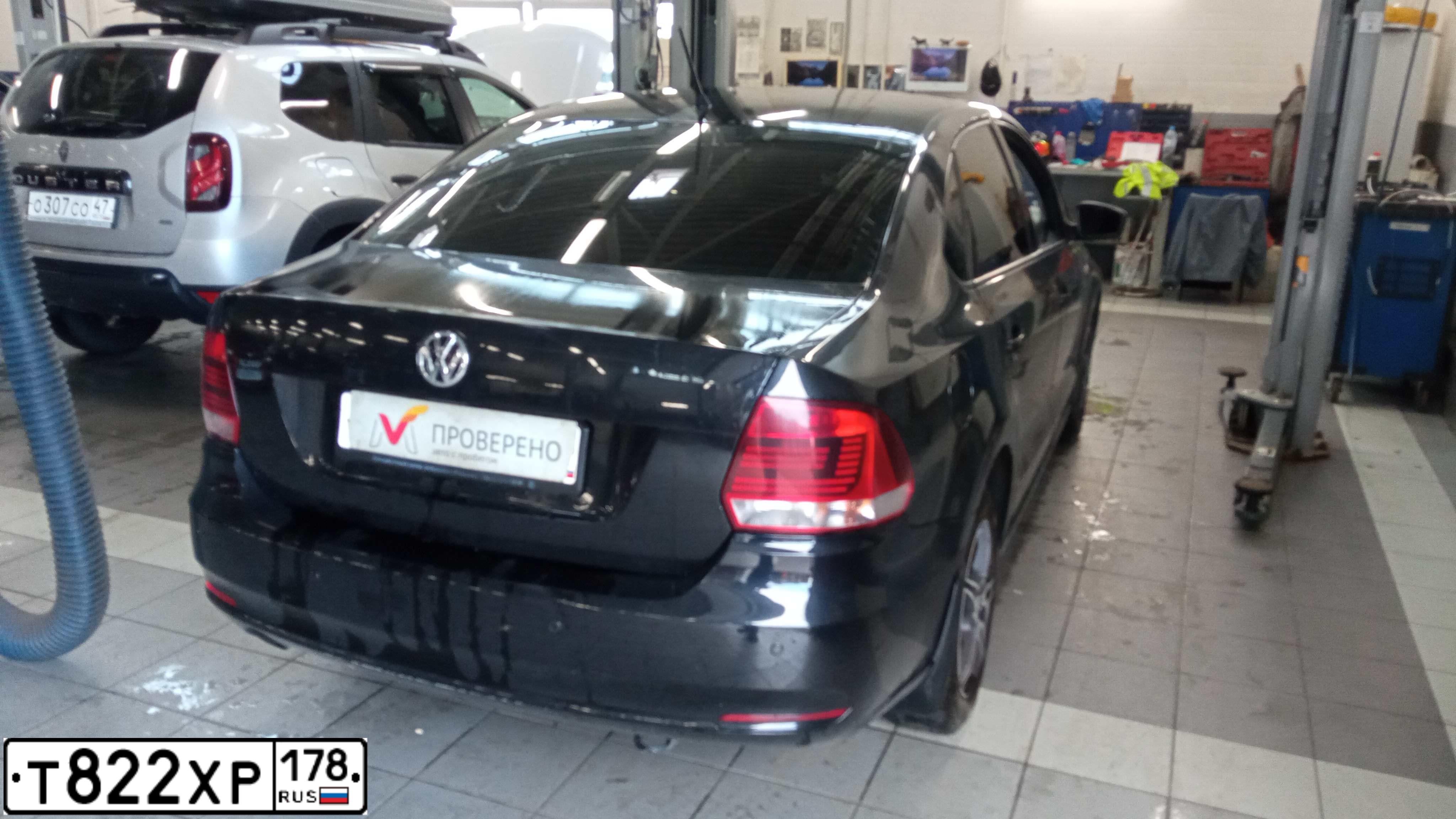 Фото автомобиля VOLKSWAGEN POLO, 2016 — госномер Т822ХР178. Цвет: ЧЕРНЫЙ