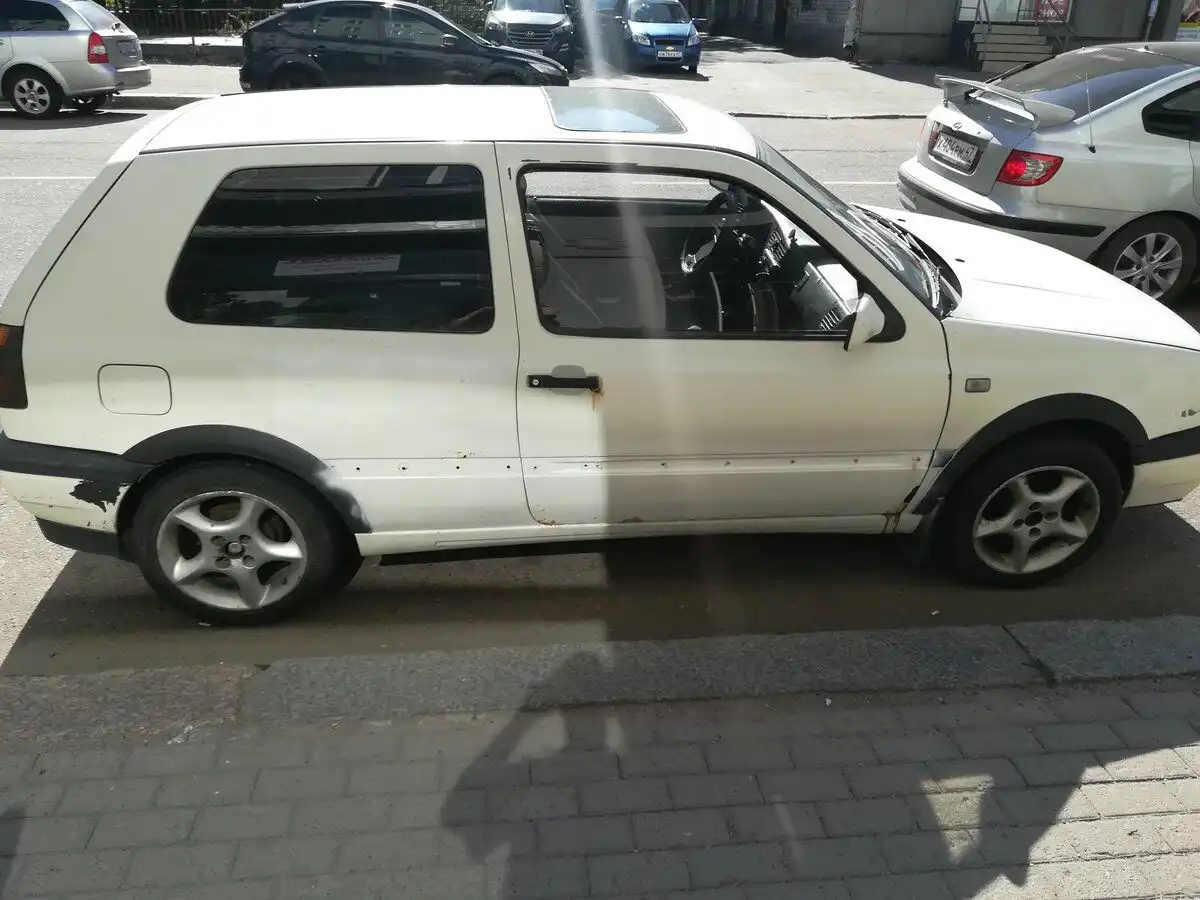 Фото автомобиля HYUNDAI I ELANTRA, 2005 — госномер Х404РМ47. Цвет: Серебристый