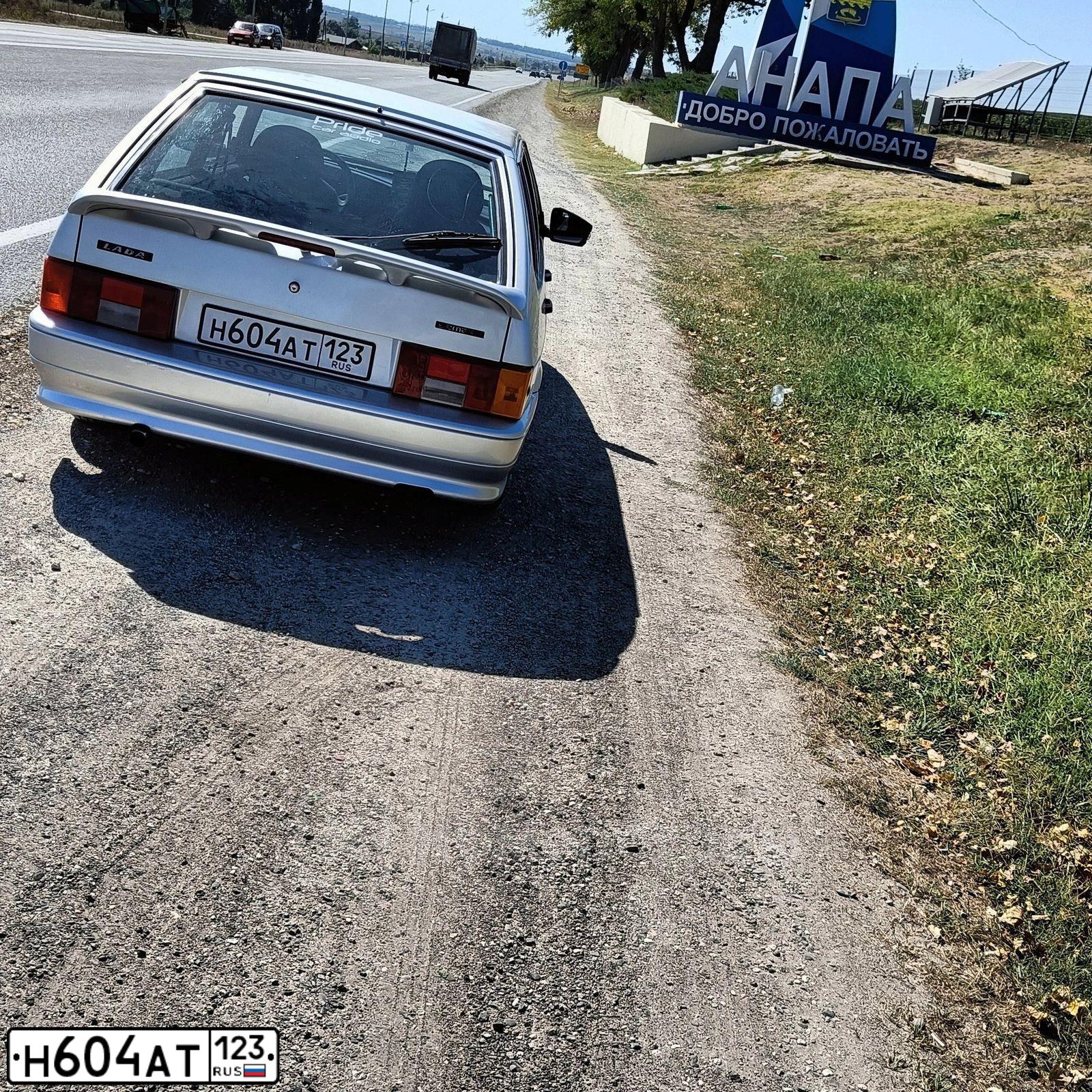 Фото автомобиля LADA 2114 SAMARA, 2011 — госномер Н604АТ123. Цвет: СВЕТЛО-СЕРЕБРИСТЫЙ МЕТАЛЛ