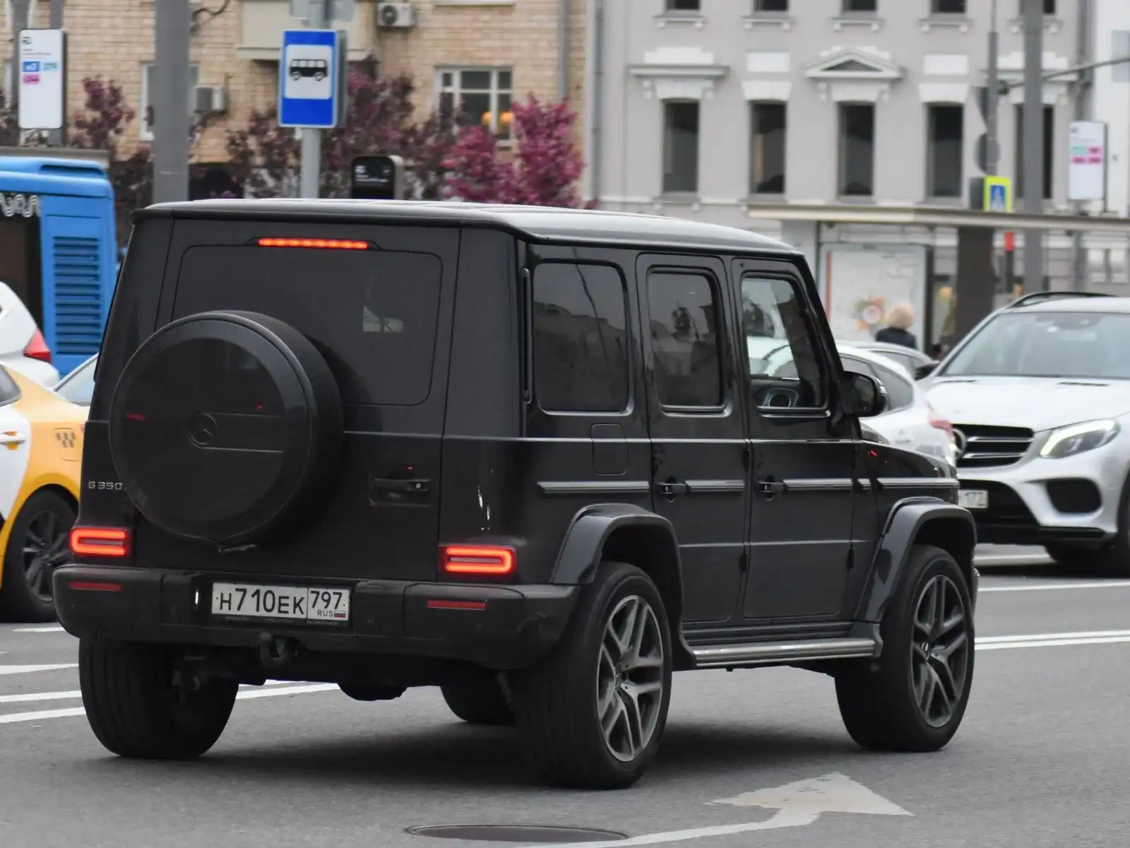 Фото автомобиля MERCEDES-BENZ G-CLASS G 350 D, 2021 — госномер Н710ЕК797. Цвет: ЧЕРНЫЙ