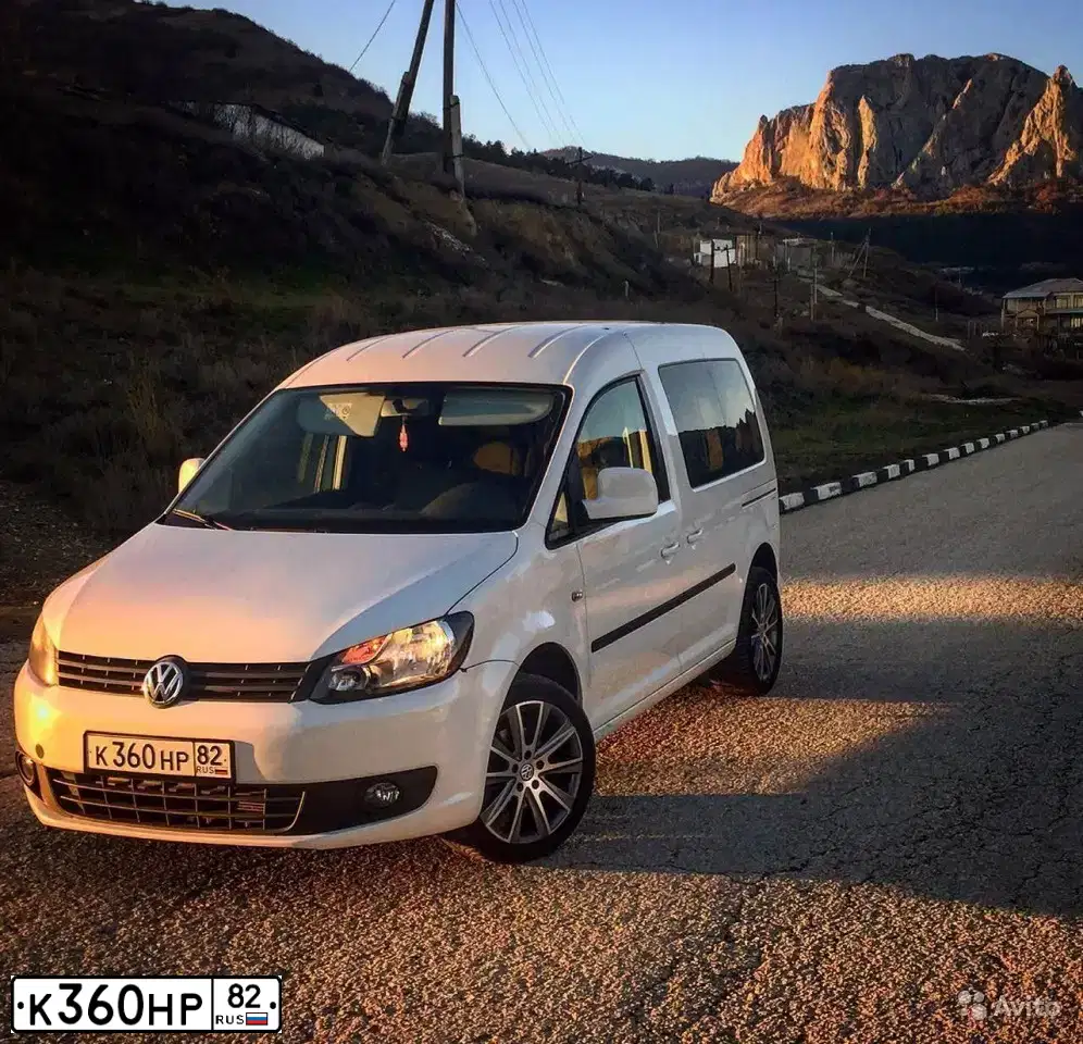 Фото автомобиля VOLKSWAGEN CADDY, 2013 — госномер К360НР82. Цвет: БЕЛЫЙ