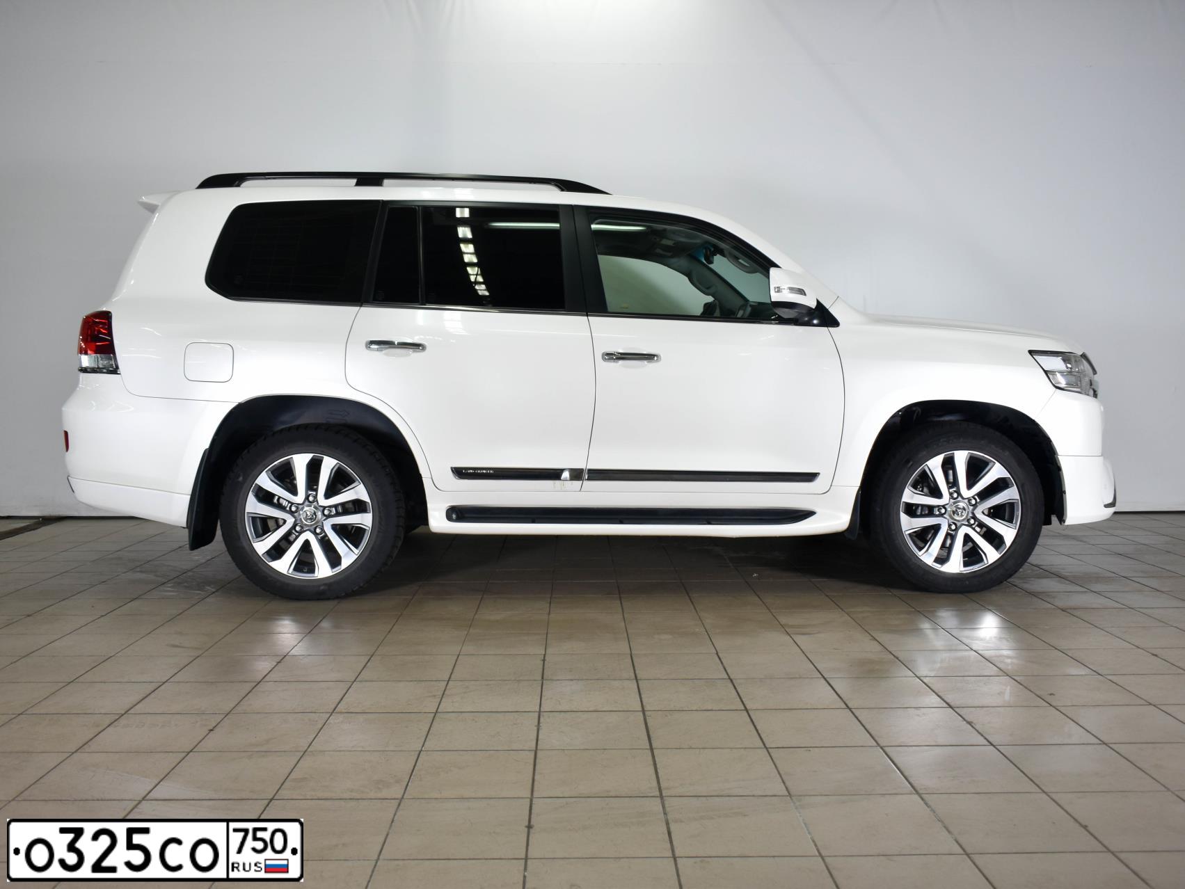 Фото автомобиля TOYOTA LAND CRUISER 200, 2018 — госномер О777ОС32