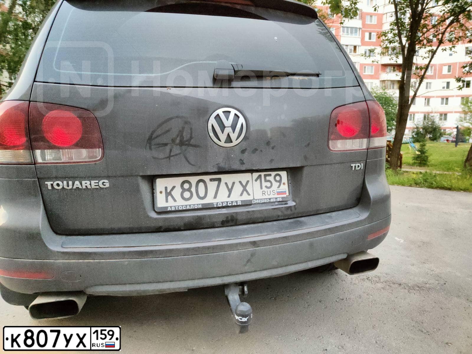 Фото автомобиля VOLKSWAGEN TOUAREG, 2008 — госномер Н261ХВ159. Цвет: ТЕМНО СЕРЫЙ