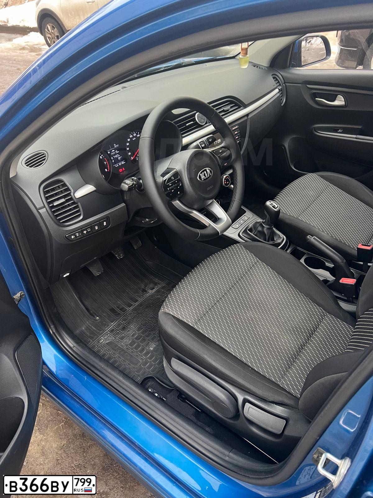 Фото автомобиля KIA RIO, 2017 — госномер Х238ОУ37. Цвет: синий