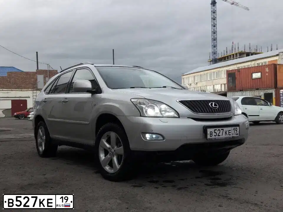 Фото автомобиля LEXUS RX, 2006 — госномер Р146ОК124. Цвет: серебристый