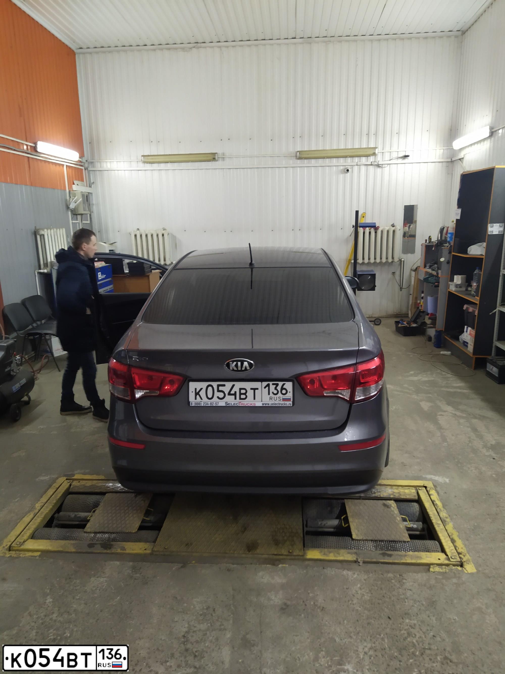 Фото автомобиля KIA RIO, 2016 — госномер К054ВТ136. Цвет: СЕРЫЙ ТЕМНЫЙ