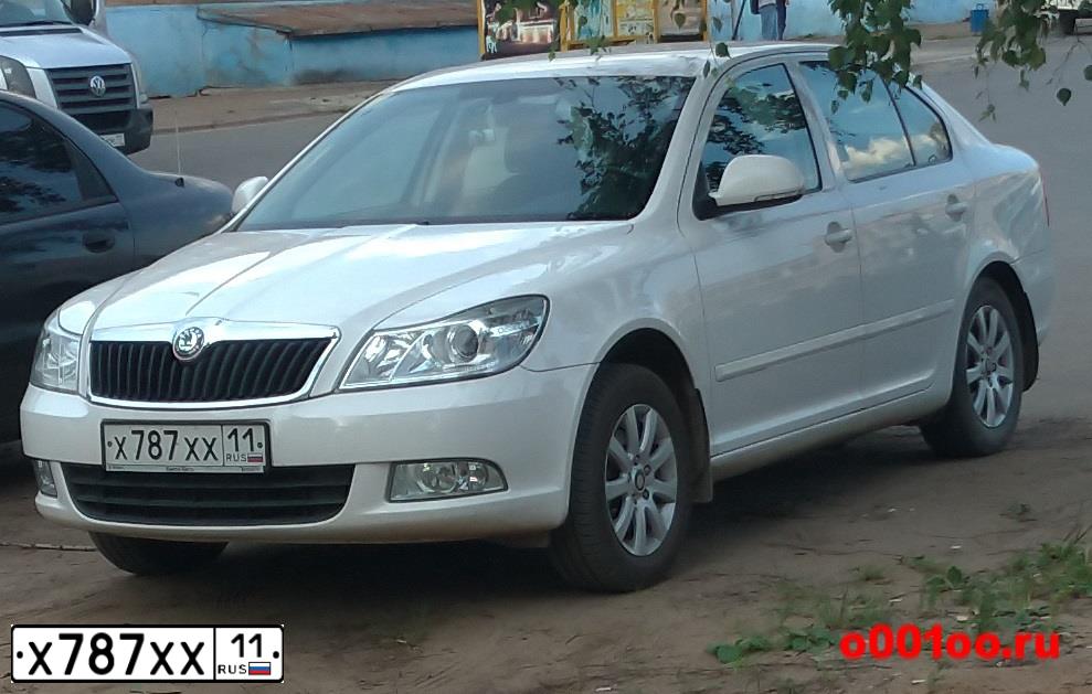 Фото автомобиля FORD FOCUS, 2006 — госномер В320ЕЕ164. Цвет: СЕРЕБРИСТЫЙ