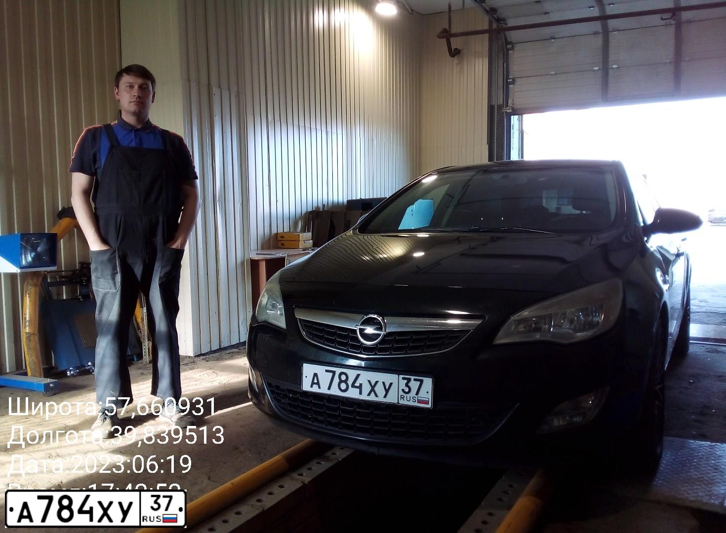 Фото автомобиля OPEL ASTRA, 2011 — госномер М212ХР76. Цвет: ЧЕРНЫЙ