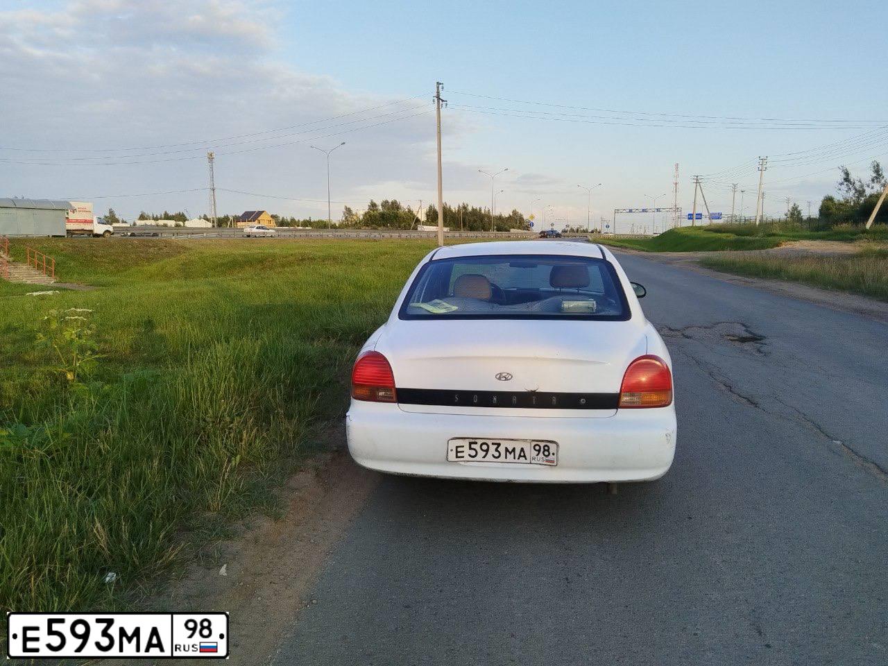Фото автомобиля HYUNDAI SONATA, 2000 — госномер С538ЕВ198. Цвет: Белый