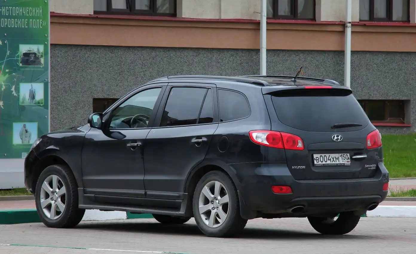 Фото автомобиля HYUNDAI SANTA FE, 2008 — госномер К324ХА33. Цвет: ЧЕРНЫЙ
