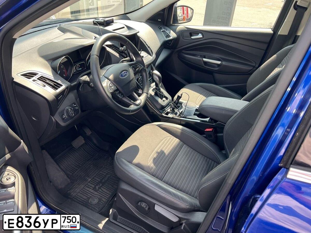 Фото автомобиля FORD KUGA, 2019 — госномер Н563ЕУ977. Цвет: синий