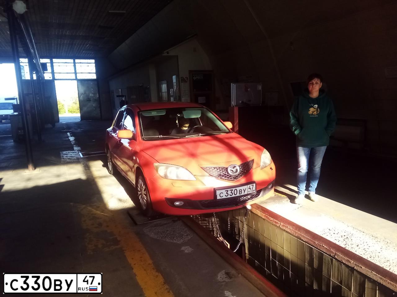 Фото автомобиля MAZDA 3, 2007 — госномер Р231УТ198. Цвет: Красный