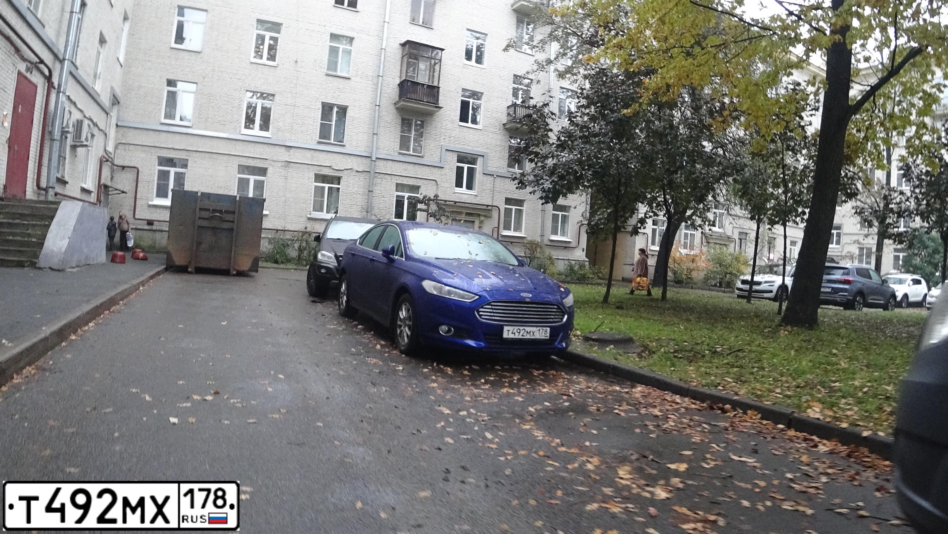 Фото автомобиля FORD MONDEO, 2015 — госномер Т492МХ178. Цвет: синий