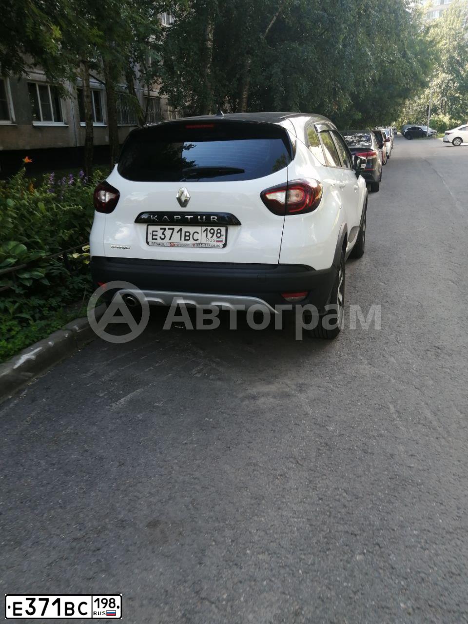 Фото автомобиля RENAULT KAPTUR, 2019 — госномер Е371ВС198. Цвет: Белый черный 