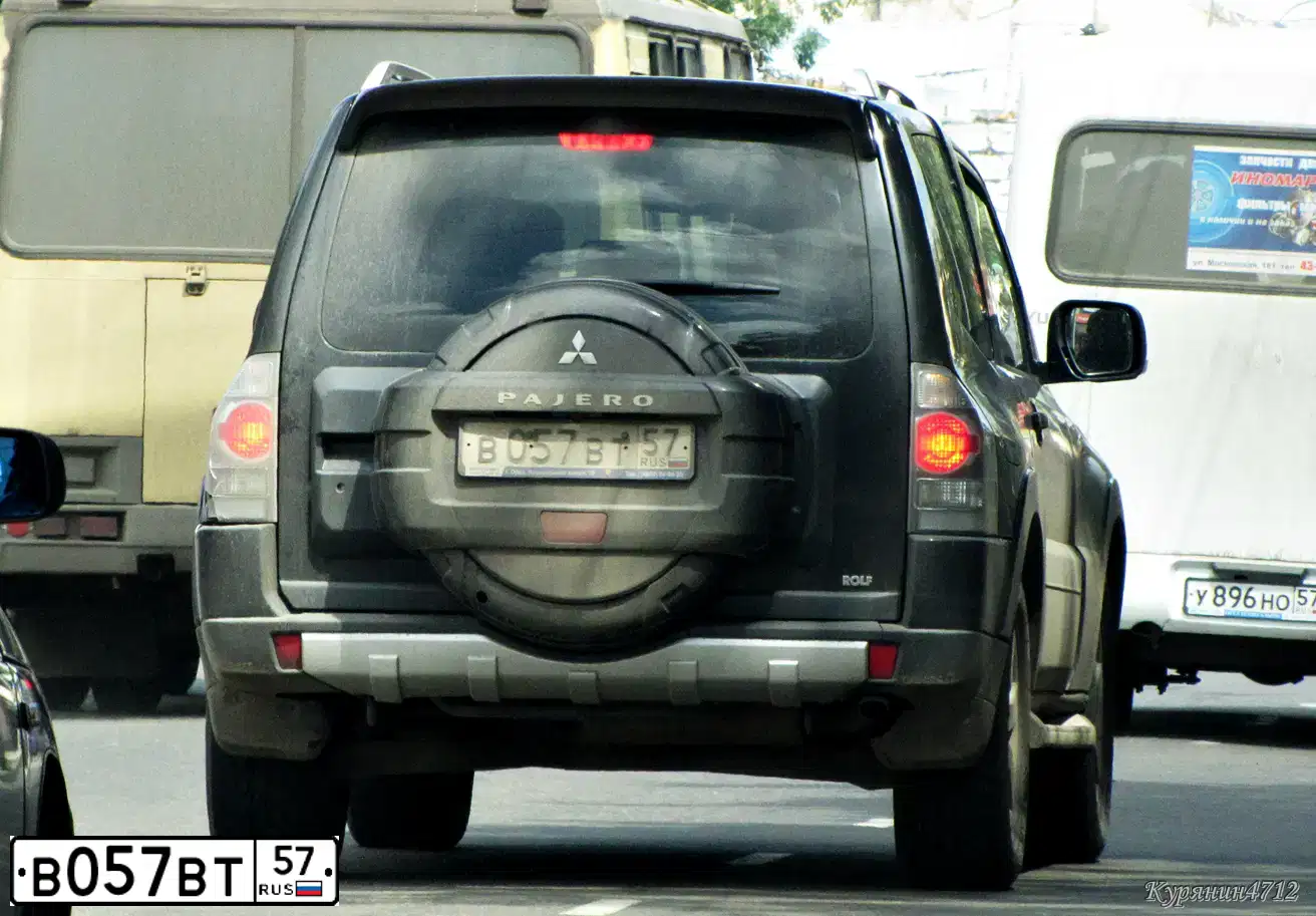 Фото автомобиля MITSUBISHI PAJERO, 2007 — госномер В057ВТ57. Цвет: ЧЕРНЫЙ