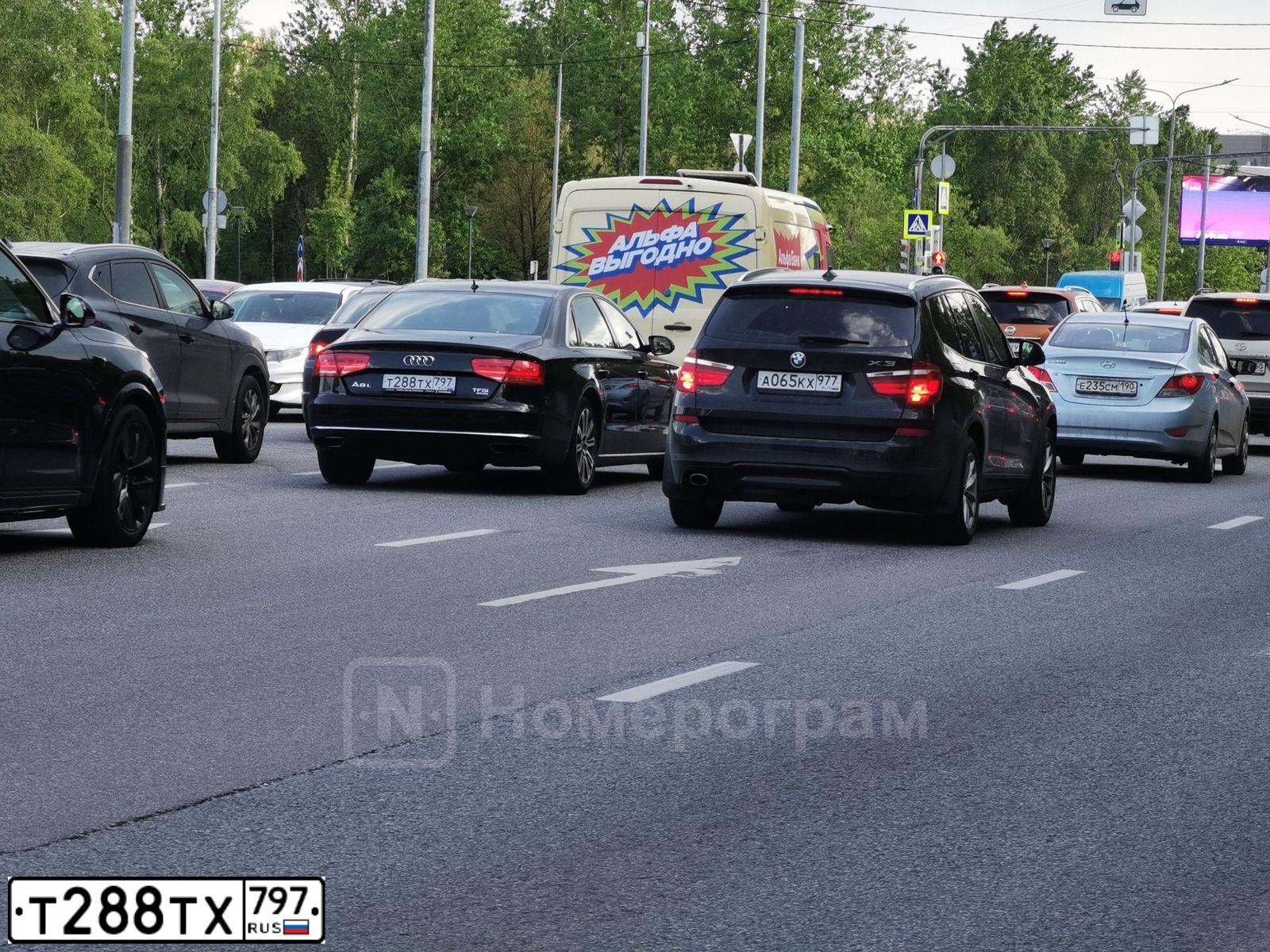 Фото автомобиля AUDI A8, 2013 — госномер Е255ЕХ550. Цвет: ЧЕРНЫЙ