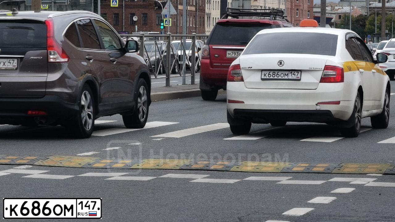 Фото автомобиля SKODA OCTAVIA, 2015 — госномер К686ОМ147. Цвет: Белый
