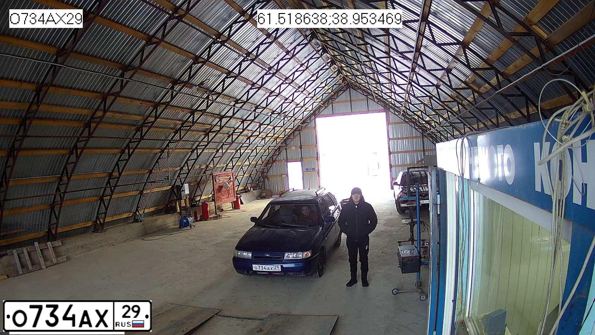 Фото автомобиля LADA 2111, 2002 — госномер С318СО35. Цвет: СЕРЕБРИСТЫЙ ЯРКО-СИНИЙ