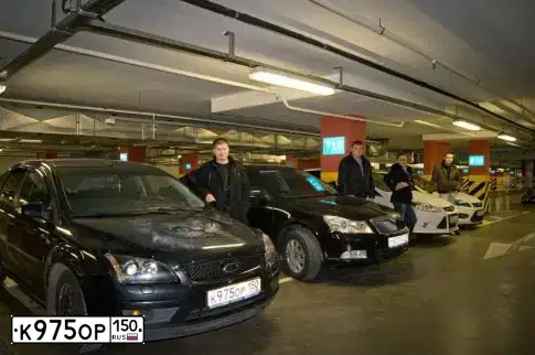 Фото автомобиля FORD FOCUS, 2007 — госномер К975ОР150. Цвет: ЧЕРНЫЙ