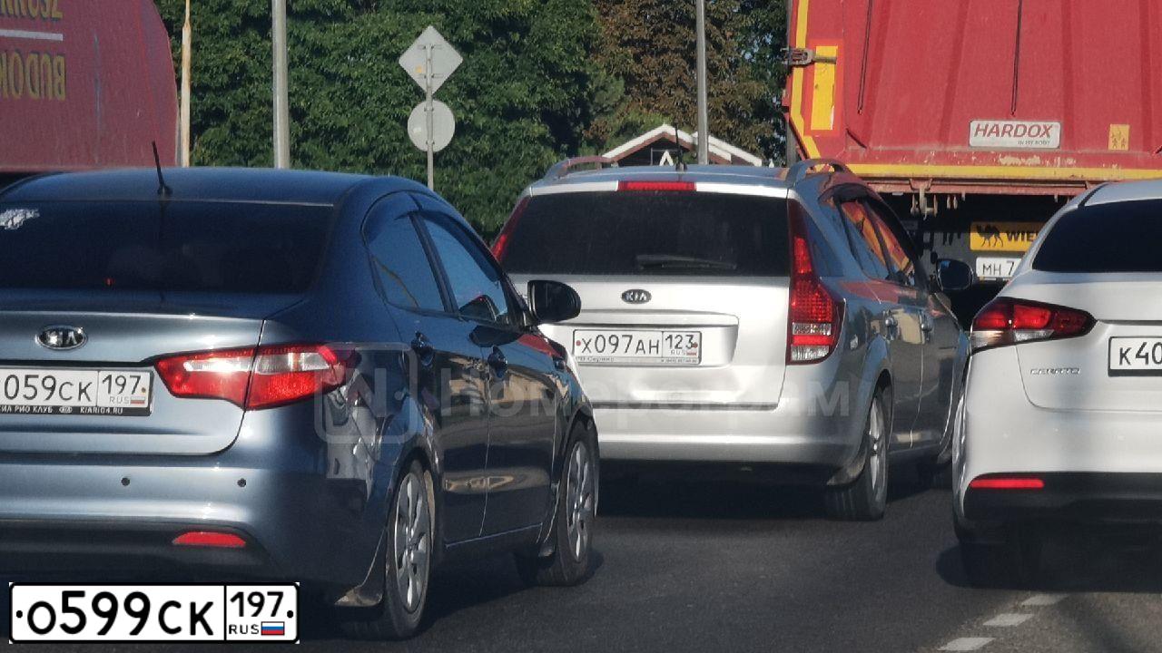 Фото автомобиля NISSAN MURANO, 2011 — госномер Р754АА50. Цвет: ЧЕРНЫЙ
