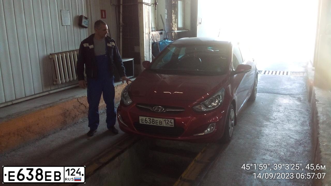 Фото автомобиля HYUNDAI SOLARIS, 2011 — госномер К446КЕ193. Цвет: КРАСНЫЙ