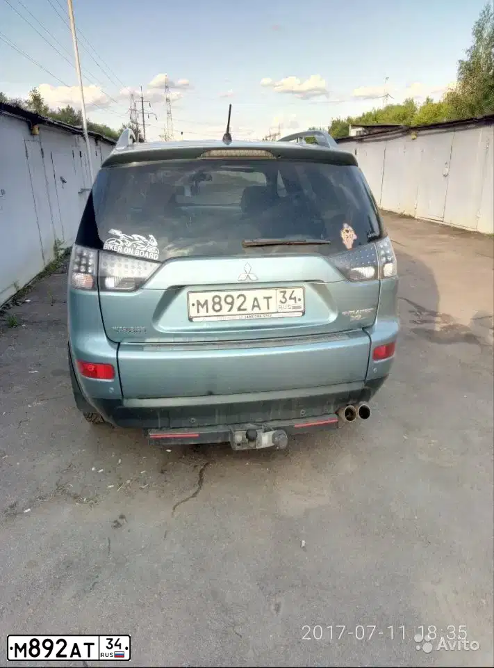 Фото автомобиля MITSUBISHI OUTLANDER, 2008 — госномер Х209ВЕ799. Цвет: СЕРО-ЗЕЛЕНЫЙ