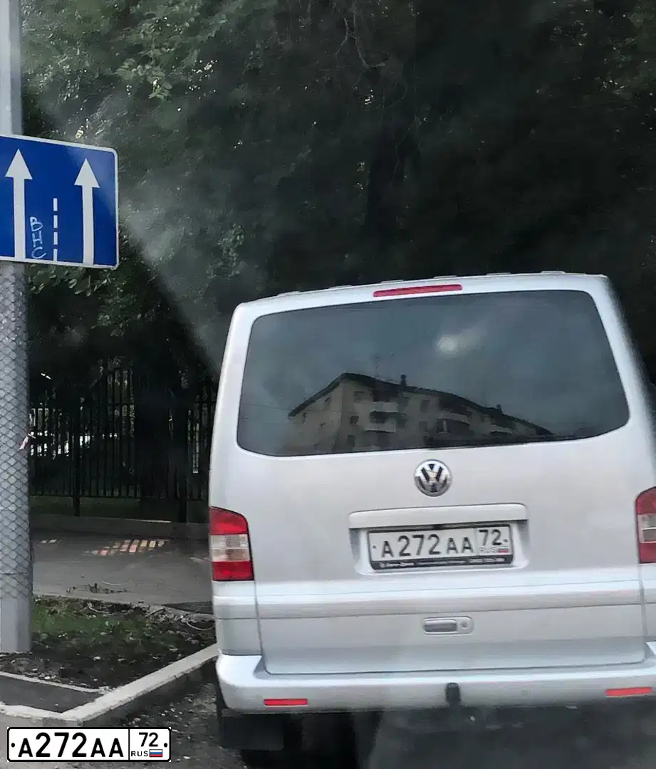 Фото автомобиля VOLKSWAGEN MULTIVAN, 2008 — госномер А272АА72. Цвет: Серебристый
