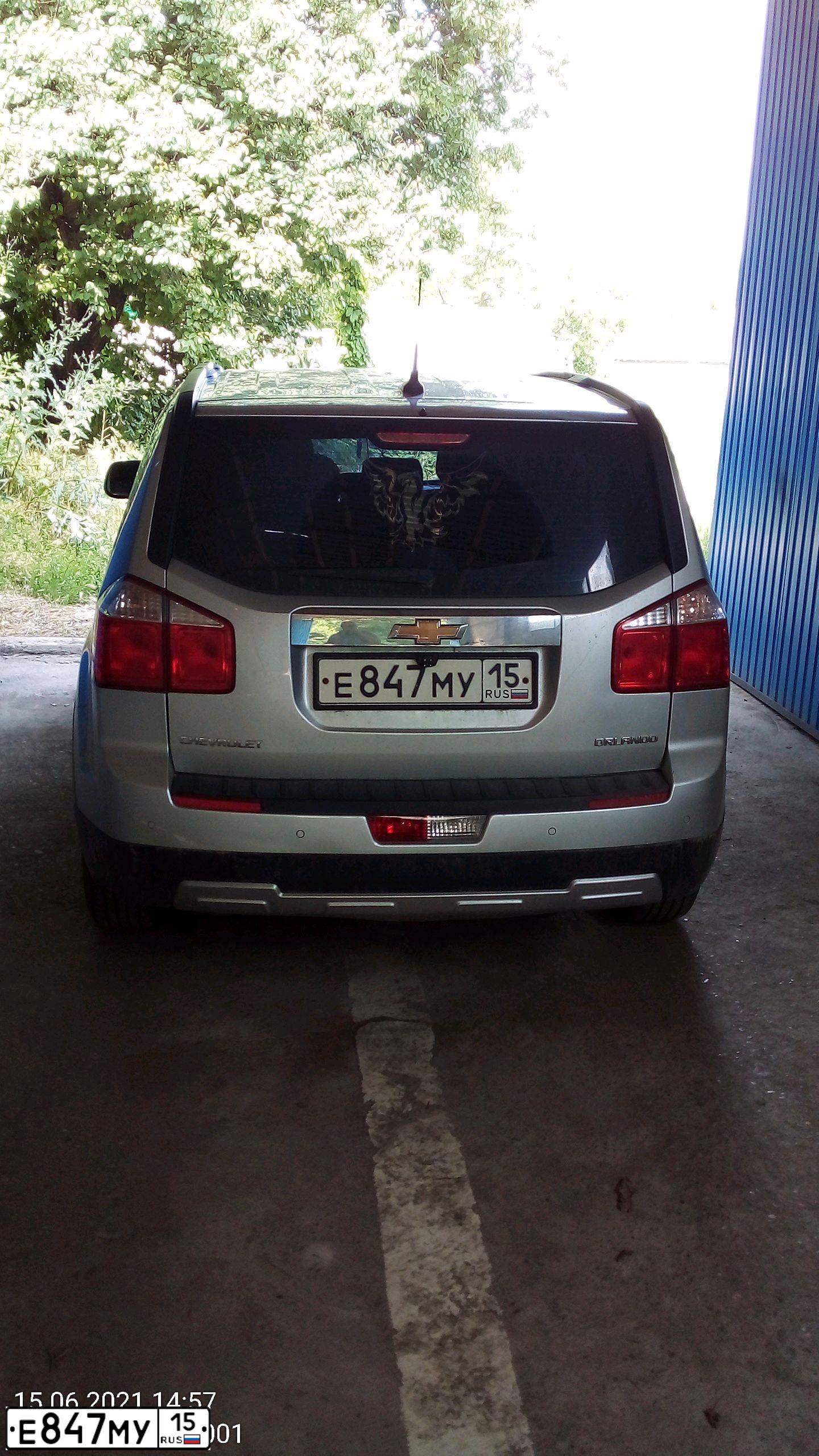 Фото автомобиля CHEVROLET ORLANDO, 2012 — госномер Е847МУ15. Цвет: СЕРЫЙ