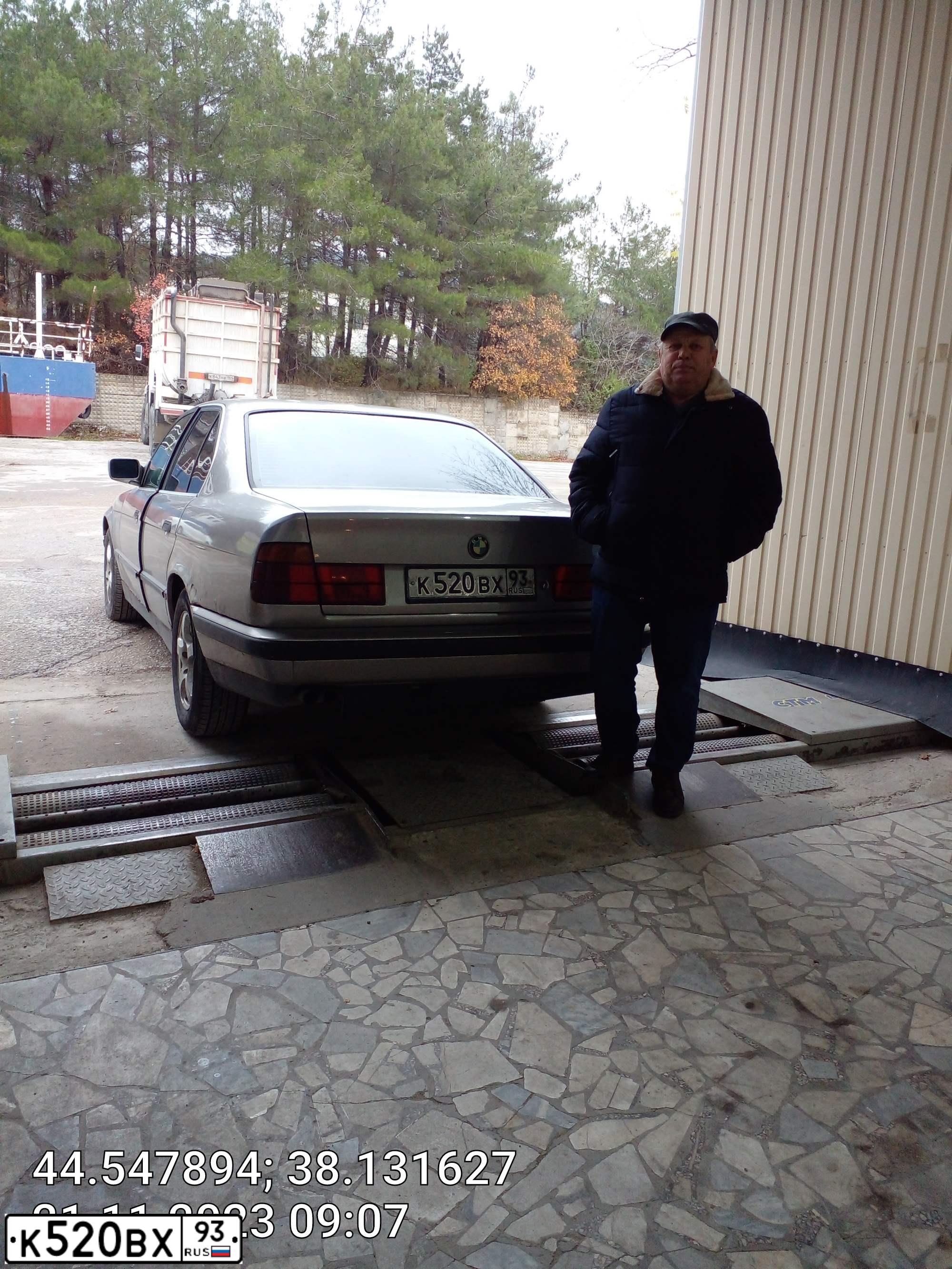 Фото автомобиля BMW SERIE 5, 1989 — госномер К520ВХ93. Цвет: СЕРЫЙ