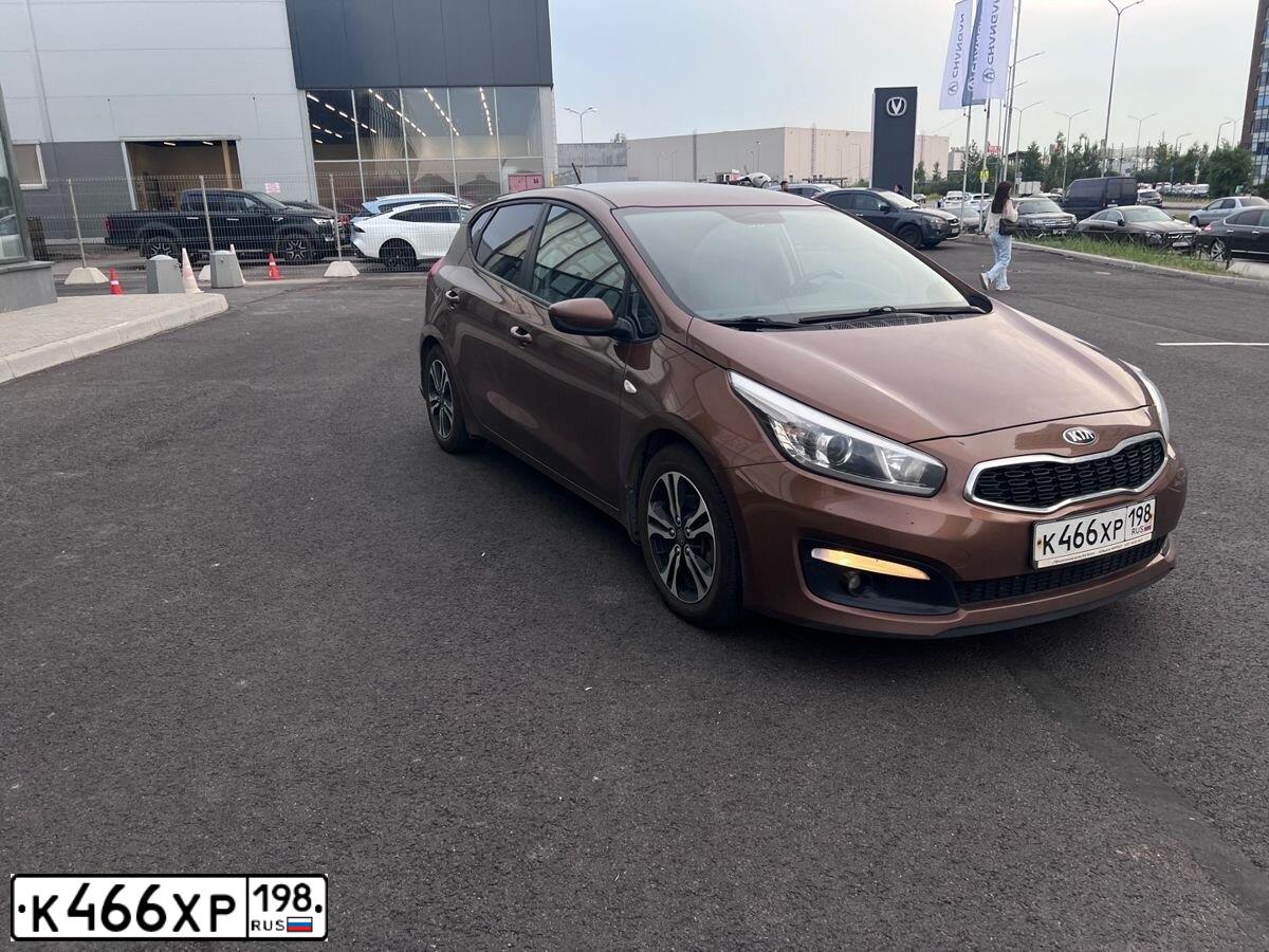 Фото автомобиля KIA CEE'D, 2016 — госномер К466ХР198. Цвет: Коричневый