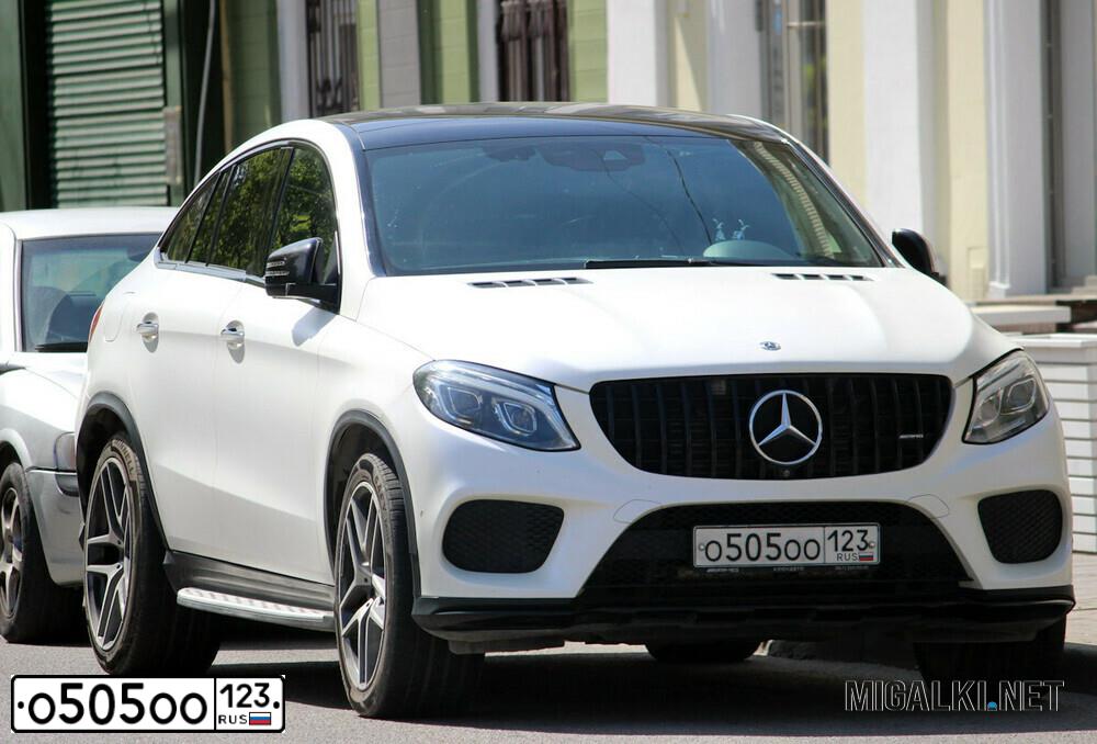 Фото автомобиля MERCEDES GLE-KLASSE, 2017 — госномер К555МС123. Цвет: БЕЛЫЙ