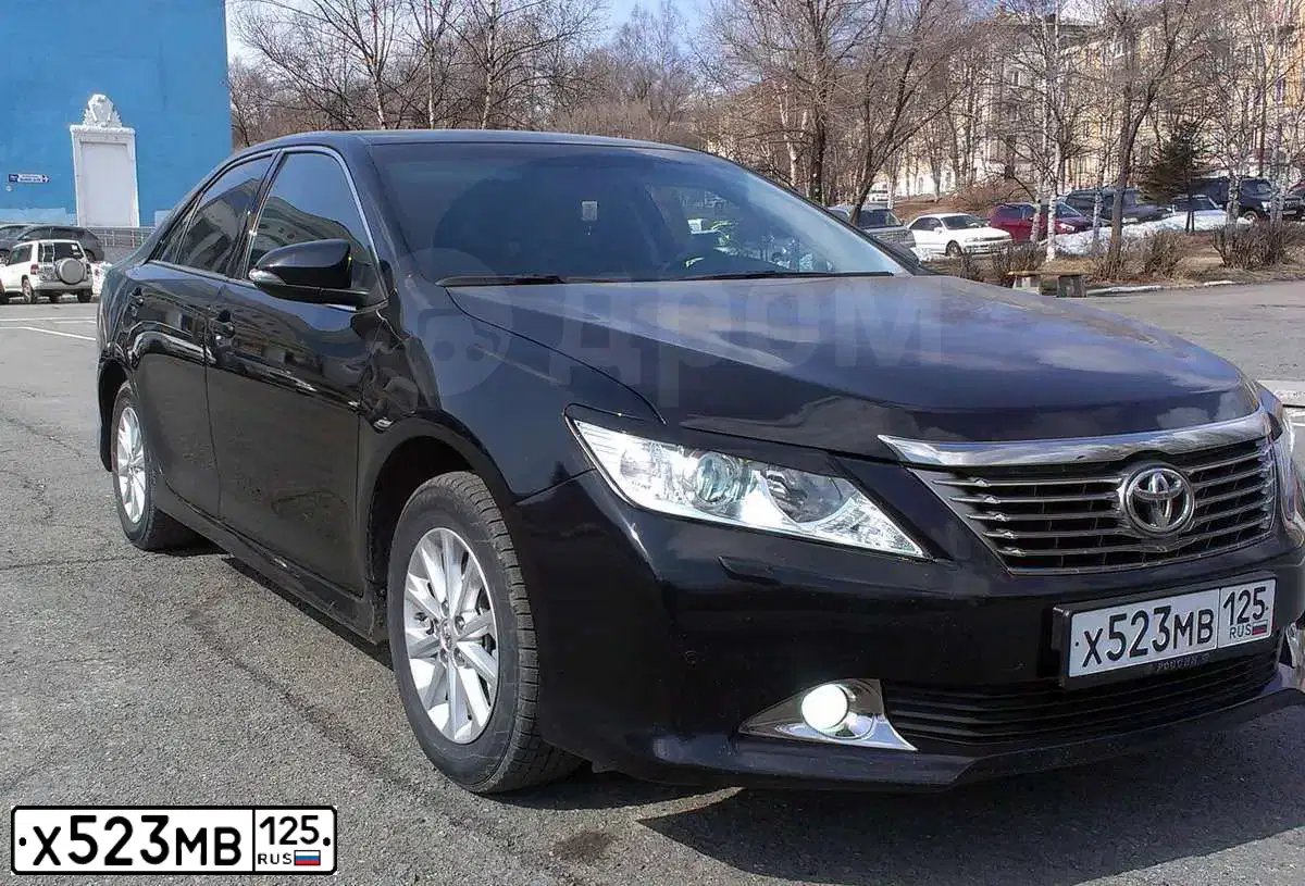 Фото автомобиля TOYOTA CAMRY, 2014 — госномер Х523МВ125. Цвет: ЧЕРНЫЙ