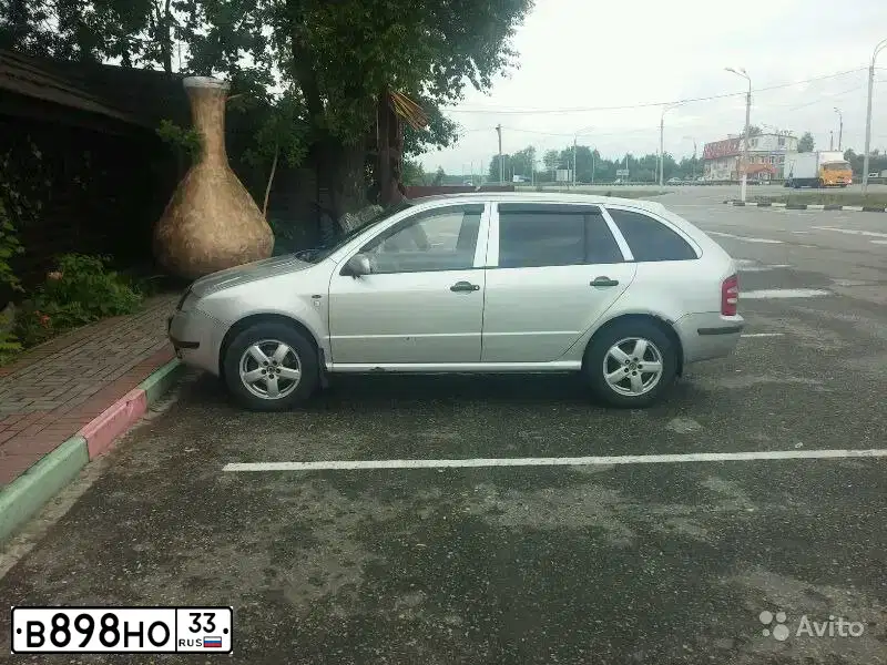 Фото автомобиля SKODA FABIA, 2001 — госномер В898НО33. Цвет: СЕРЫЙ