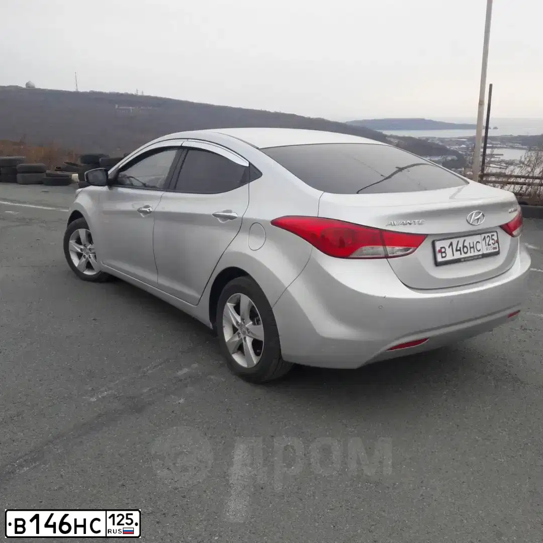 Фото автомобиля HYUNDAI AVANTE, 2011 — госномер У594РХ124. Цвет: Серый