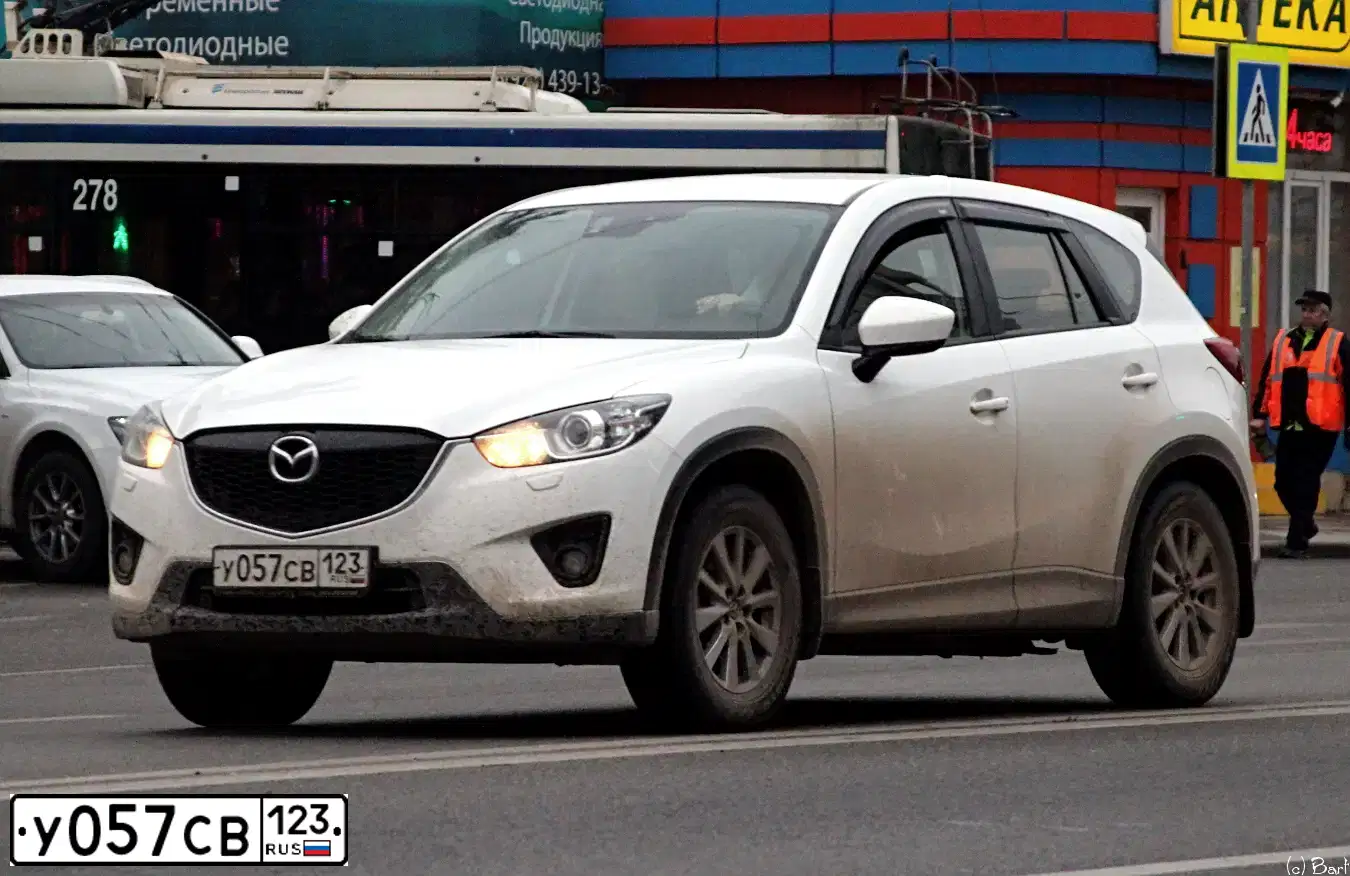 Фото автомобиля MAZDA CX-5, 2014 — госномер У057СВ123. Цвет: БЕЛЫЙ ПЕРЛАМУТР