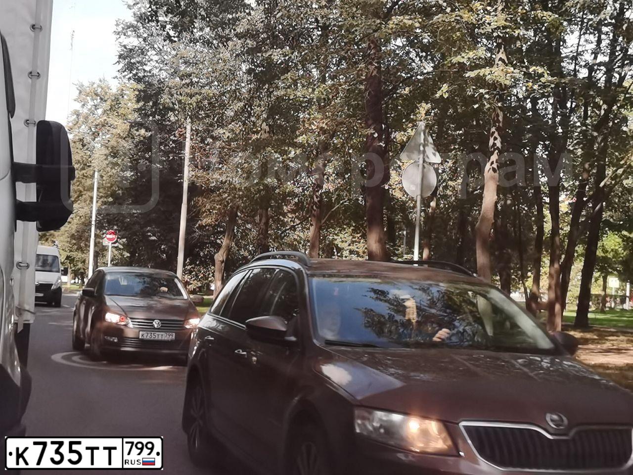 Фото автомобиля VOLKSWAGEN POLO, 2020 — госномер К735ТТ799. Цвет: Коричневый