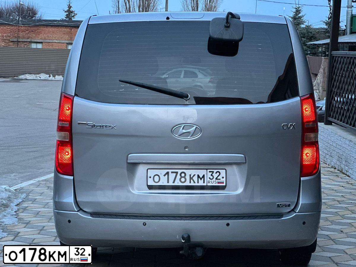 Фото автомобиля HYUNDAI GRAND STAREX, 2011 — госномер Х284КА761. Цвет: СЕРЫЙ