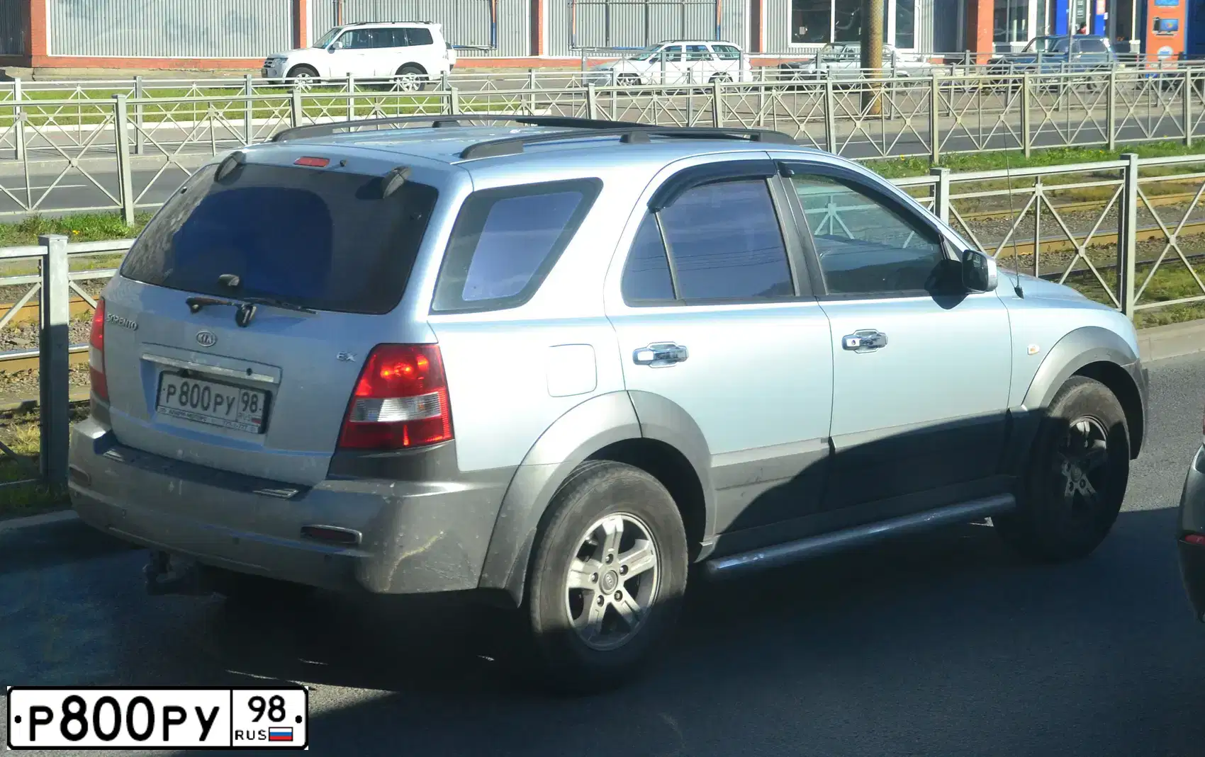Фото автомобиля KIA SORENTO, 2005 — госномер Р800РУ98. Цвет: СВЕТЛО-СИНИЙ