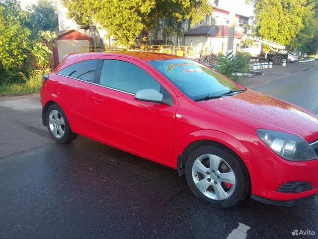 Фото автомобиля OPEL ASTRA, 2007 — госномер С578АХ550. Цвет: Красный