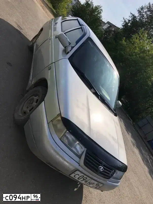 Фото автомобиля LADA 2112 LADA, 2003 — госномер С094НР96. Цвет: СВЕТЛО-СЕРЕБ МЕТАЛЛ