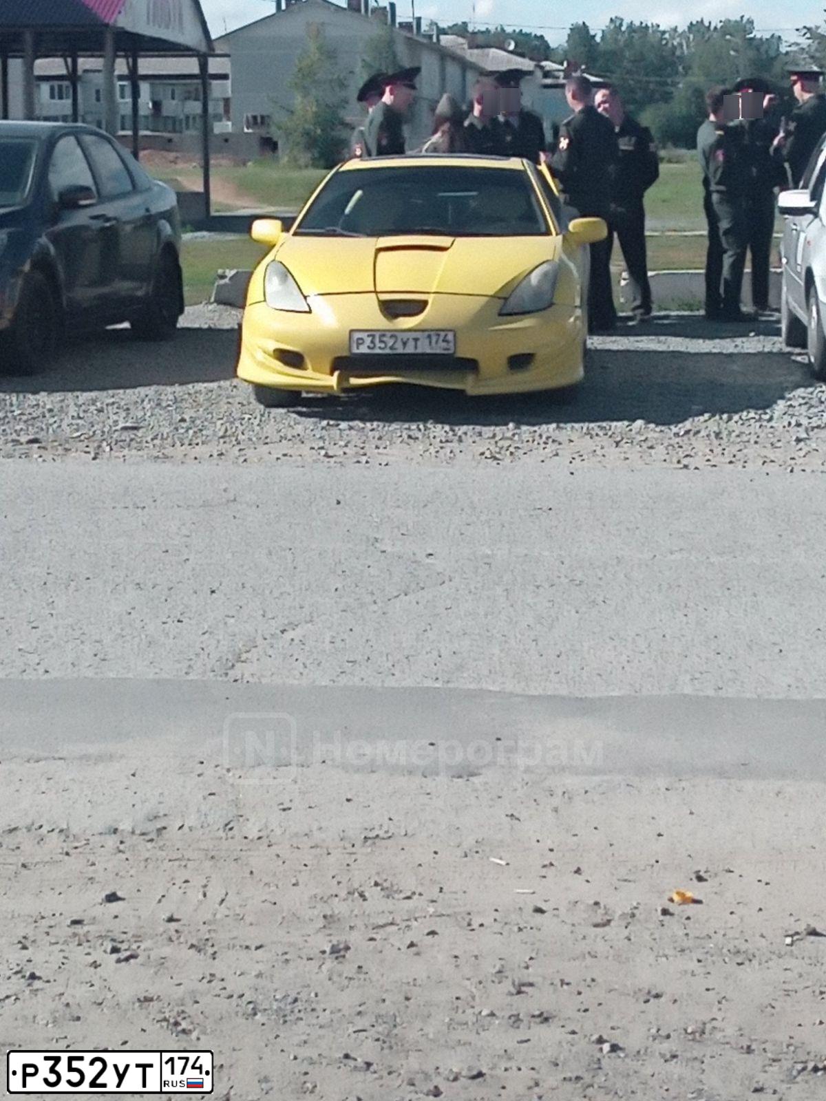 Фото автомобиля TOYOTA CELICA, 2003 — госномер Р352УТ174. Цвет: ЖЁЛТЫЙ