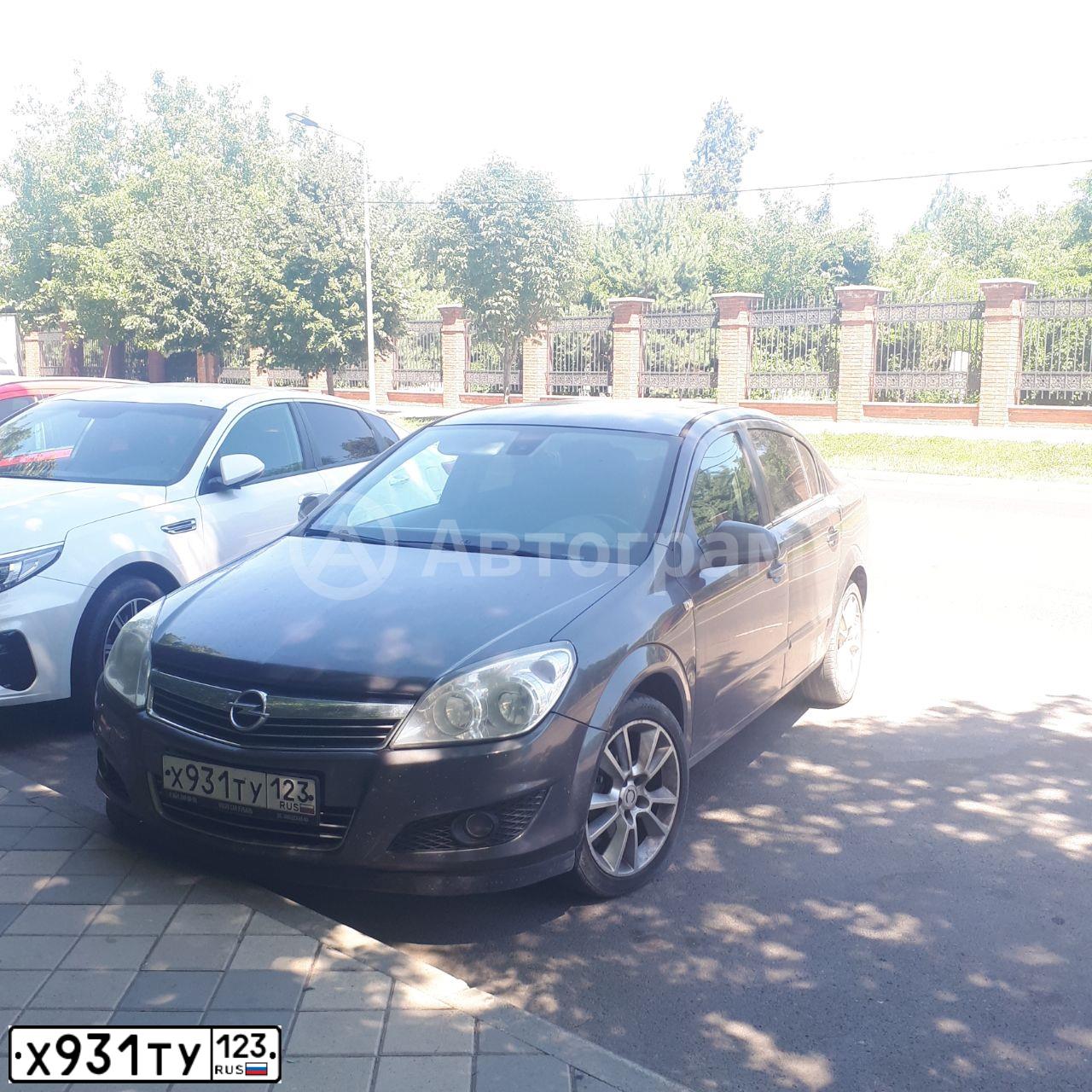 Фото автомобиля OPEL ASTRA, 2010 — госномер Х931ТУ123. Цвет: ТЕМНО-СЕРЫЙ