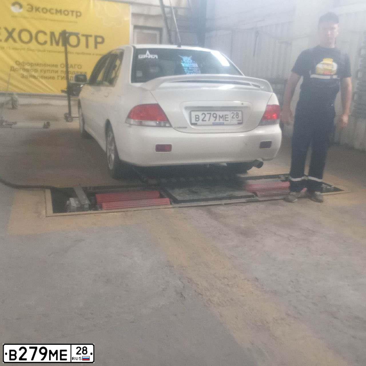 Фото автомобиля MITSUBISHI LANCER, 2009 — госномер В279МЕ28. Цвет: БЕЛЫЙ