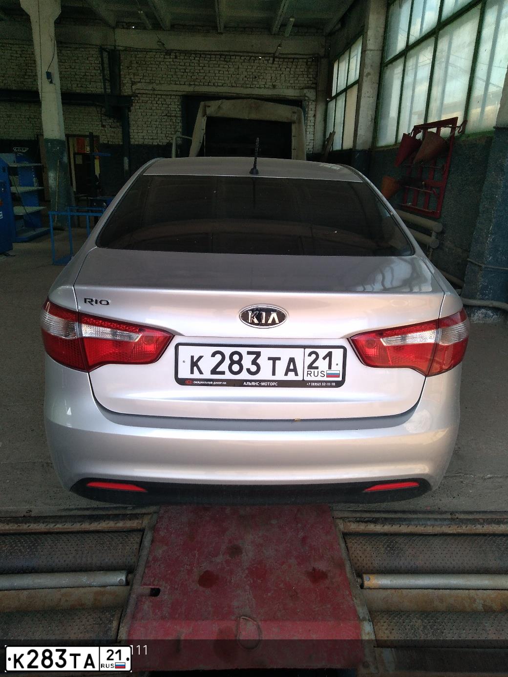 Фото автомобиля KIA RIO, 2012 — госномер К283ТА21. Цвет: Серебристый